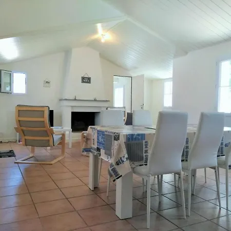 Maison La Gueriniere, 3 Pieces, 5 Personnes - Fr-1-224b-68 בית נופש *